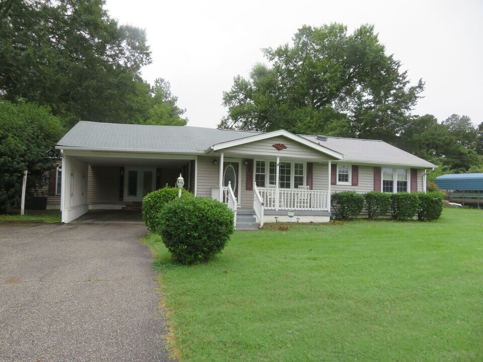 24223 River Rd in Petersburg, VA - Building Photo
