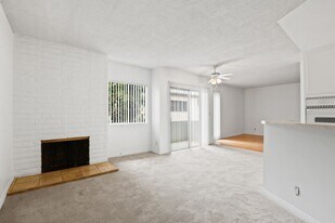 3735 Mentone Ave in Los Angeles, CA - Building Photo