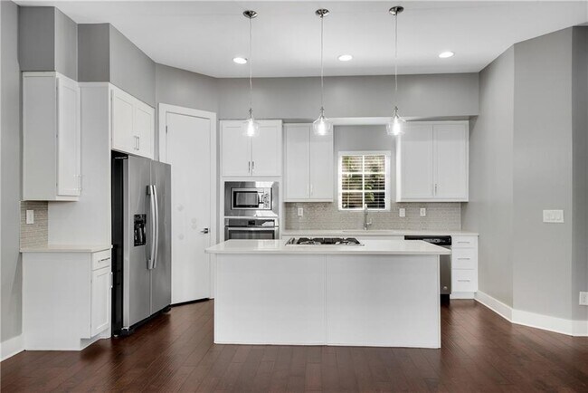 743 Taylor Ct in Atlanta, GA - Building Photo - Building Photo