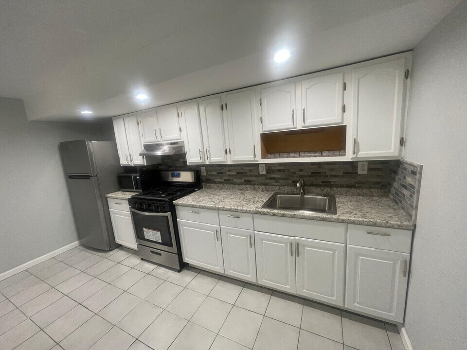 512 6th St in Union City, NJ - Building Photo