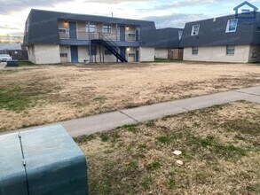 2111 NW Lindy Ave in Lawton, OK - Foto de edificio - Building Photo
