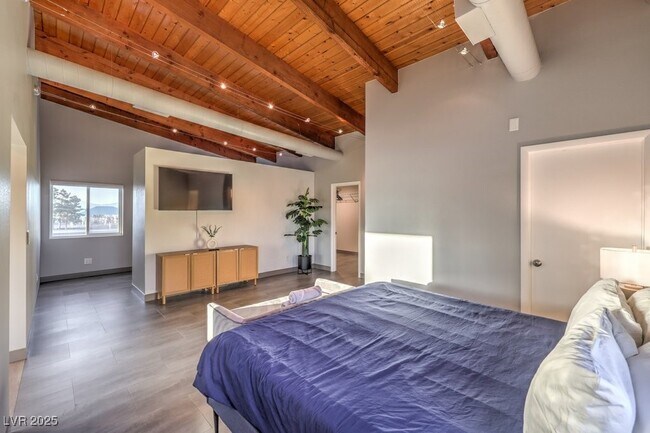 property at 2070 Irwin Cir