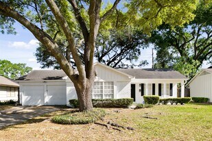 5422 Schumacher Ln in Houston, TX - Building Photo