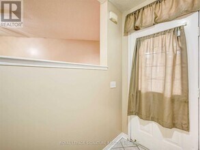 833 Scollard Ct in Mississauga, ON - Building Photo - Building Photo