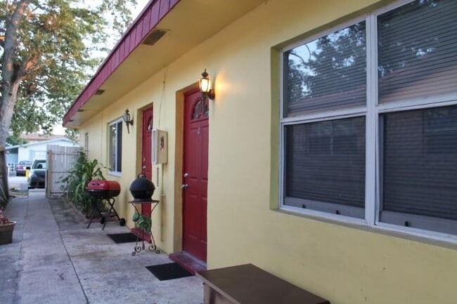 3961 SW 51st St, Unit 1-4 in Fort Lauderdale, FL - Foto de edificio - Building Photo