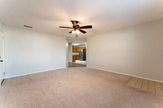 5803 Samantha St in Fayetteville, AR - Foto de edificio - Building Photo