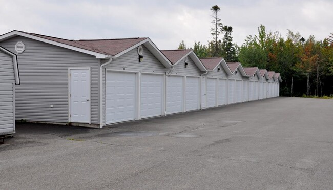 Woodbury Gardens in Fredericton, NB - Building Photo - Building Photo