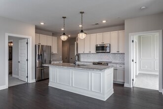 Fairfax in Columbus, OH - Building Photo - Interior Photo