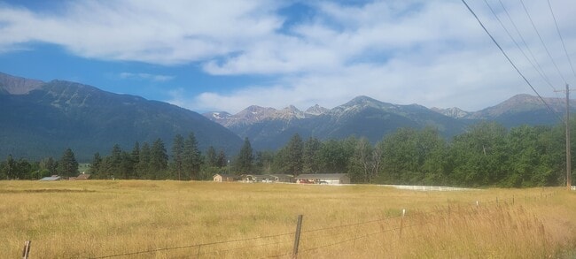 810 E Russell Ln, Unit #1SnowShoeArtistsStudio in Joseph, OR - Building Photo - Building Photo