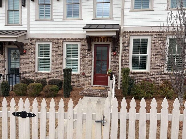 1104 Thomas St in Woodstock, GA - Foto de edificio - Building Photo