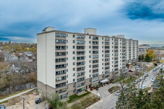 Trafalgar Square in Guelph, ON - Building Photo - Building Photo
