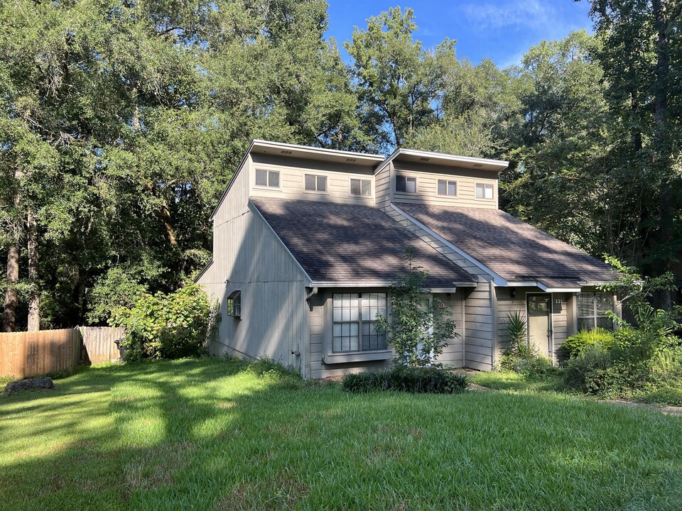 333 Whetherbine Way W in Tallahassee, FL - Building Photo