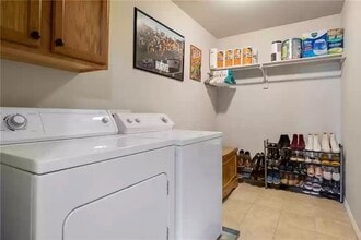 894 W Peachtree Dr in Fayetteville, AR - Building Photo - Building Photo