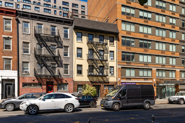 345 E 33rd St in New York, NY - Building Photo - Building Photo