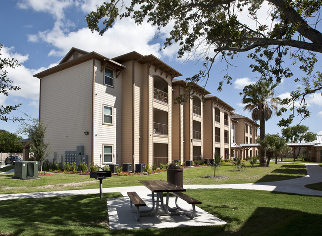 Lulac Hacienda Apartments in Corpus Christi, TX - Building Photo - Building Photo