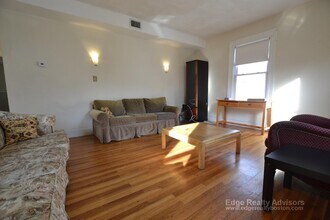 63 Nonantum St, Unit 2 in Boston, MA - Foto de edificio - Building Photo