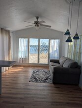 4450 Pine Island Rd in Matlacha, FL - Foto de edificio - Building Photo