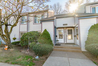 113 Candlewood Dr in South Windsor, CT - Foto de edificio - Building Photo