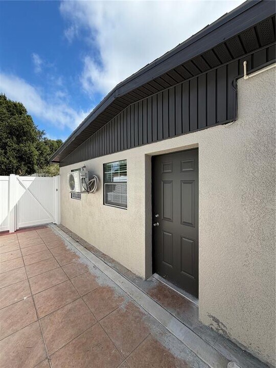 1702 W Dempsey Ave in Tampa, FL - Building Photo