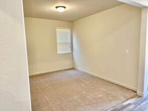 1989 Pineridge Ct in Madera, CA - Building Photo - Building Photo
