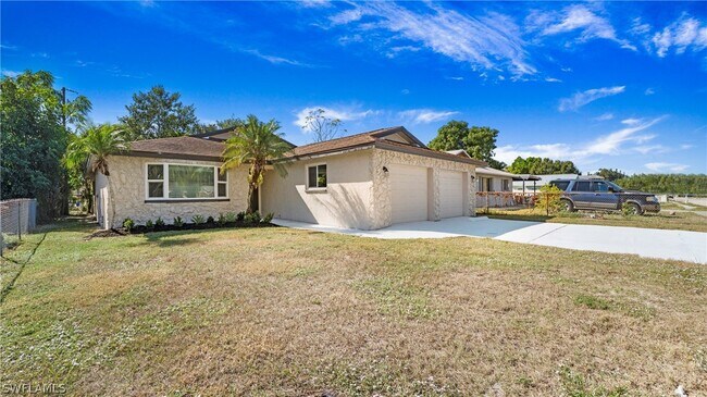 3148 Apache St in Ft. Myers, FL - Building Photo - Building Photo