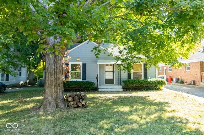 4923 Carvel Ave in Indianapolis, IN - Foto de edificio - Building Photo