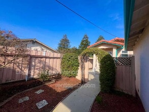 3884 Bayview Cir in Concord, CA - Building Photo - Building Photo