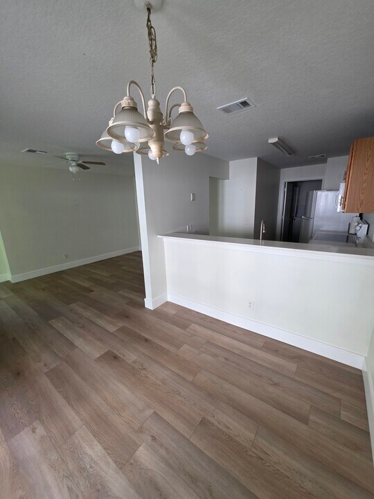 512 13th Pl, Unit 512 in Vero Beach, FL - Building Photo