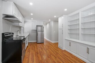 54 Nicholdale Rd in Shelton, CT - Building Photo - Building Photo