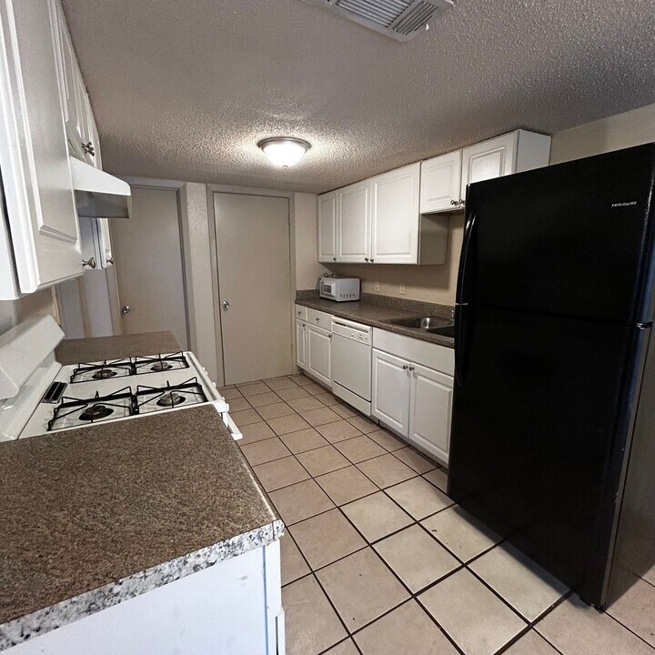 7204 Creekside Dr in Austin, TX - Building Photo