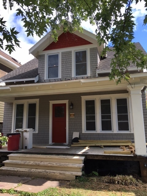 property at 626 N 10th Ave E