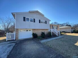 9904 Willow Cove Rd SE in Huntsville, AL - Building Photo