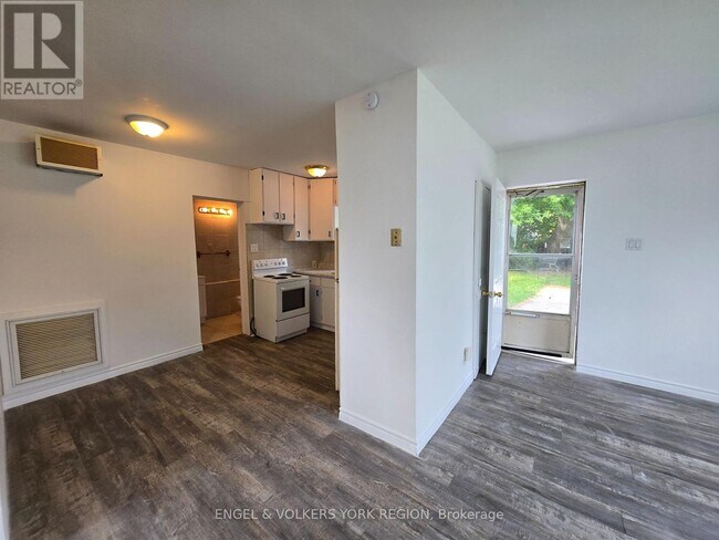 41 Essa Rd in New Tecumseth, ON - Building Photo - Building Photo