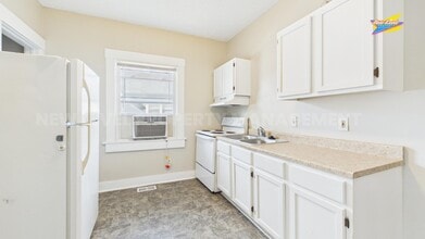 352 N Holyoke Pl in Wichita, KS - Building Photo - Building Photo