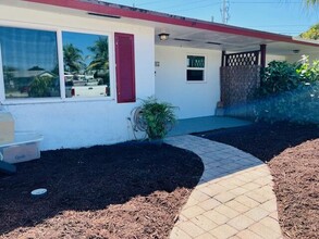 962 Sumter Rd W in West Palm Beach, FL - Foto de edificio - Building Photo
