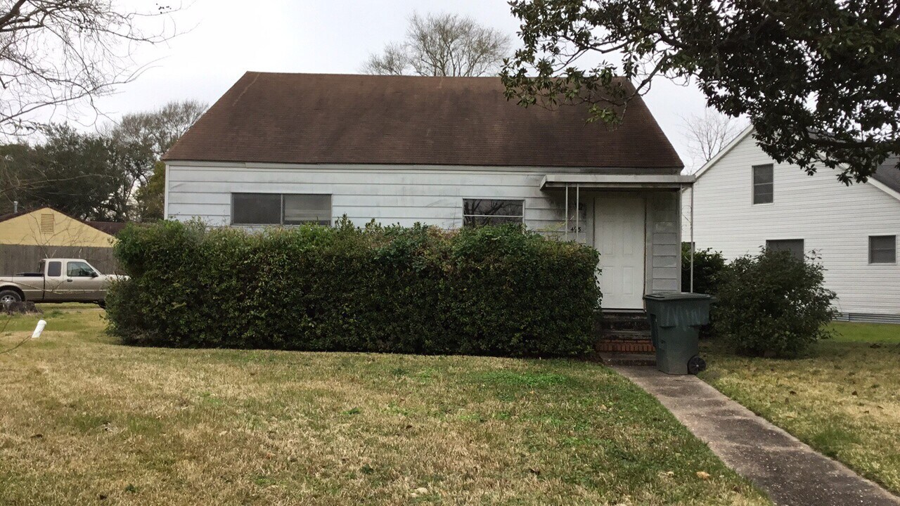 495 Iowa Ave in Beaumont, TX - Building Photo