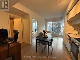 181 Dundas St E in Toronto, ON - Building Photo