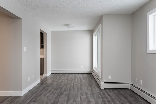 Ekota Manor in Edmonton, AB - Building Photo - Building Photo