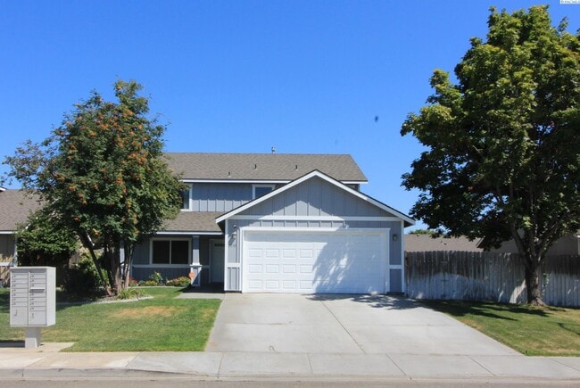 property at 5719 Westport Ln