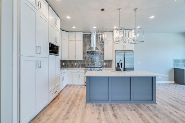 2324 Kellie Brooke Rd in Spicewood, TX - Building Photo - Building Photo