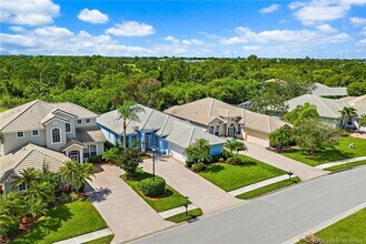 1327 NW Mossy Oak Way in Jensen Beach, FL - Building Photo - Building Photo