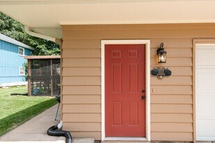 1111 Wharton Manor Rd in Manhattan, KS - Building Photo