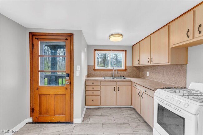 property at 300 W Grace St