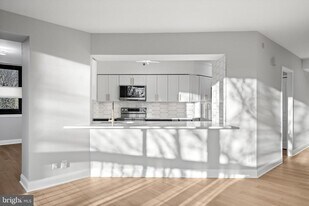 5505 Seminary Rd in Falls Church, VA - Building Photo