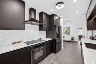 2720 NE 59th St in Fort Lauderdale, FL - Foto de edificio - Building Photo