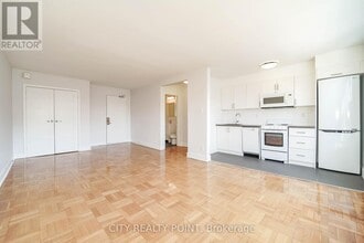 1545 Bathurst St in Toronto, ON - Building Photo - Building Photo