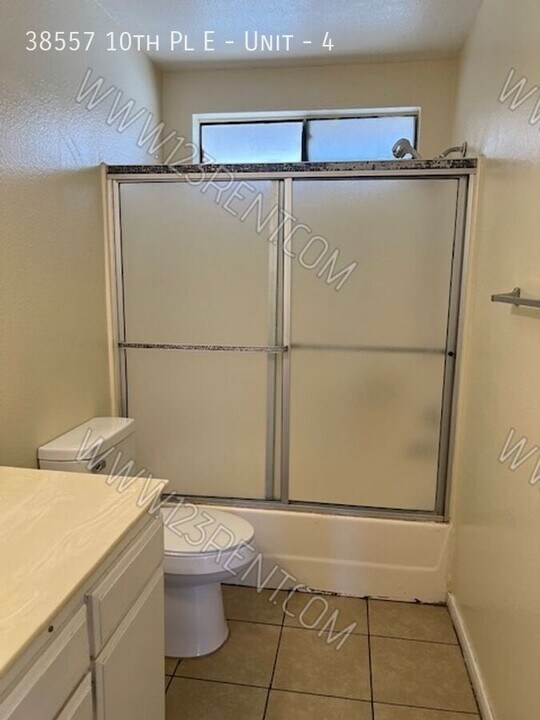 38557 10th St E in Palmdale, CA - Building Photo