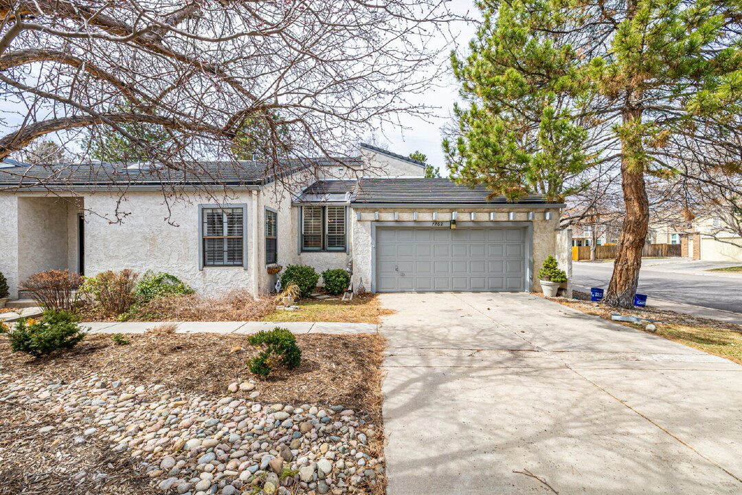 7762 E Iowa Ave in Denver, CO - Building Photo