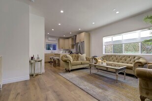 5206 Goodland Ave in Valley Village, CA - Building Photo