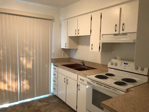 345 SE 81st Ave, Unit 345 in Portland, OR - Building Photo - Building Photo
